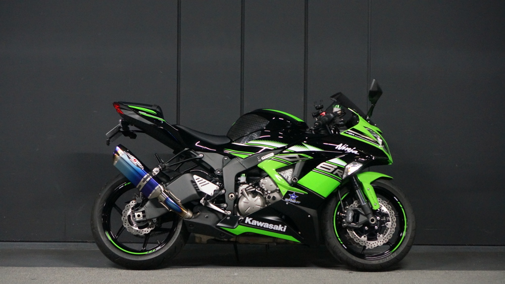 藍原悠さん カワサキ ZX-6R KRT Edition 2016年式 | 秋葉原UDX駐車場 